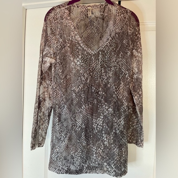 Urban Mix Snake Print Sheer Long Sleeve Beaded Top. Size 1XL - Picture 1 of 10